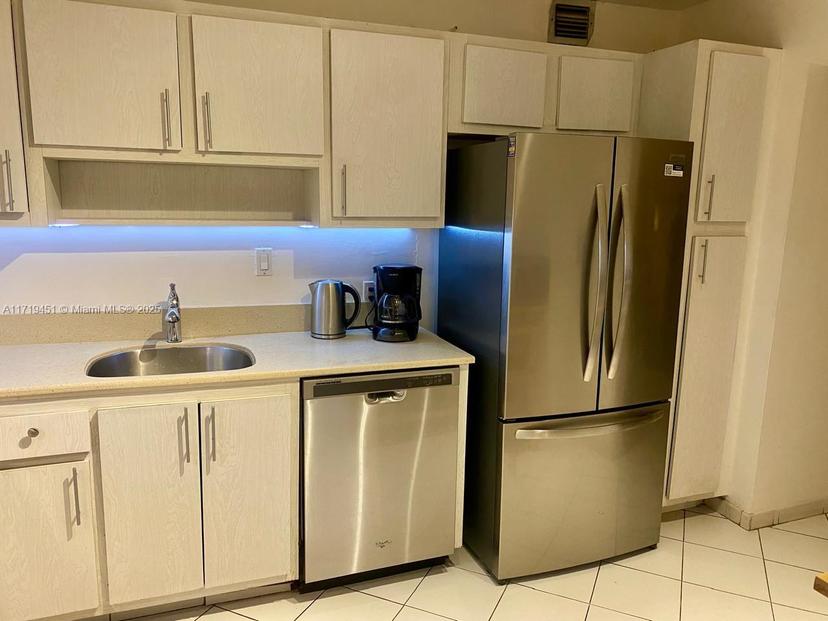 Picture of 100 Bayview Dr # 516, Sunny Isles Beach FL 33160
