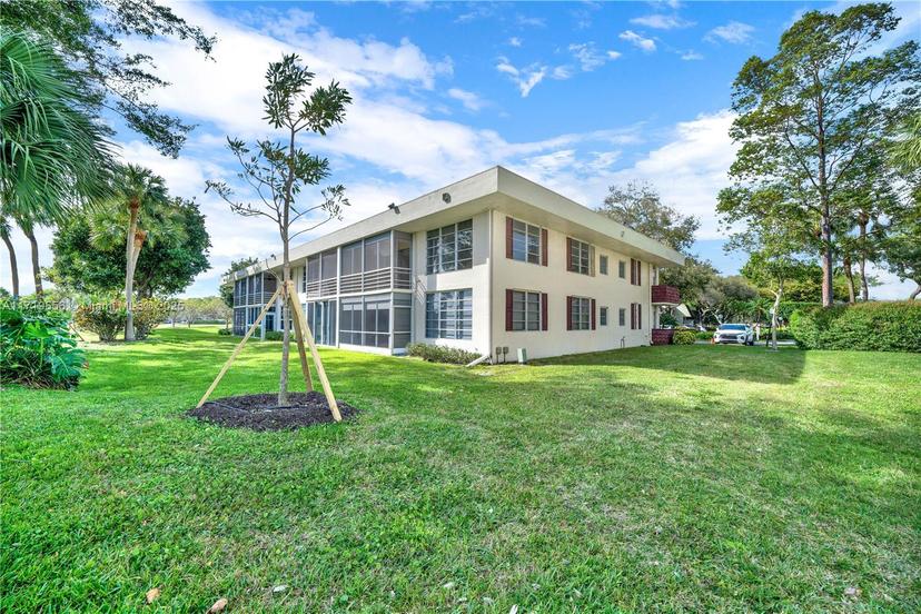 Picture of 3200 N Course Ln # 216, Pompano Beach FL 33069