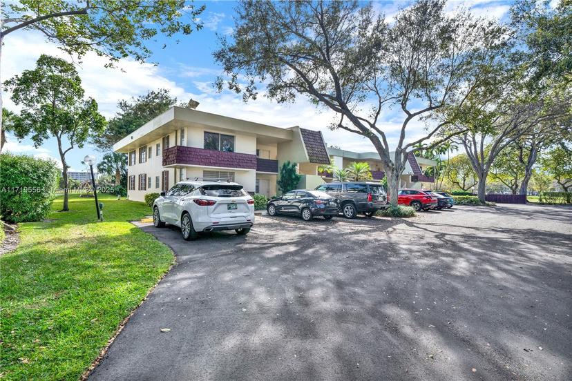 Picture of 3200 N Course Ln # 216, Pompano Beach FL 33069
