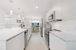 Picture of 2561 NE 193Rd St # 1105, Miami, FL 33180