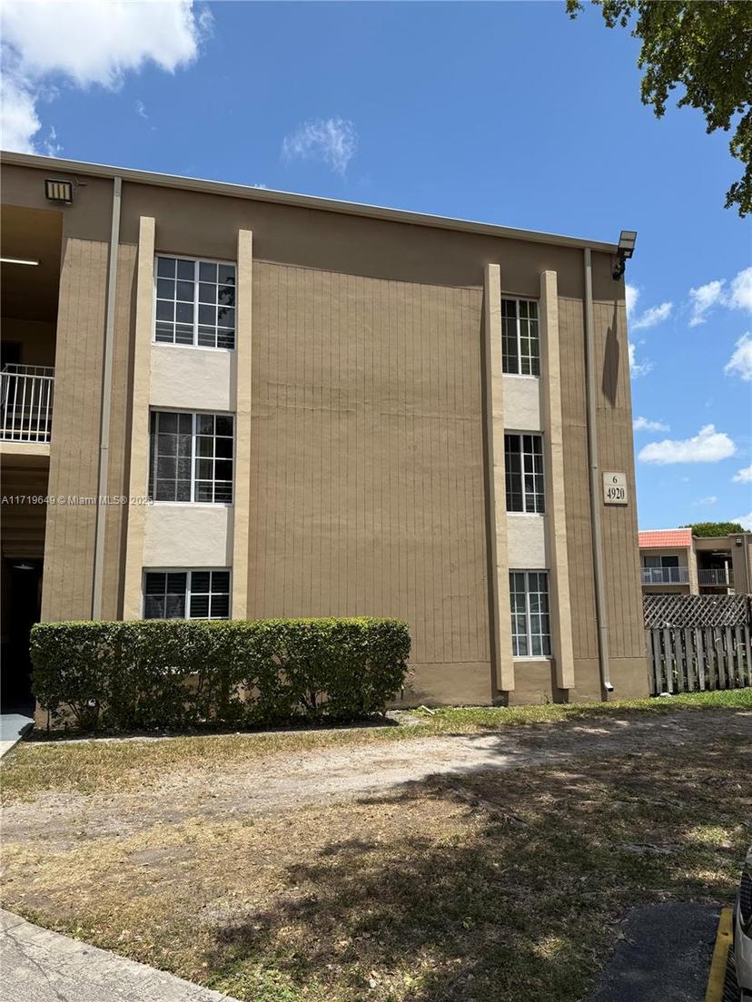 Picture of 4920 NW 79Th Ave # 108, Doral FL 33166