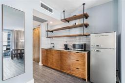 Picture of 19201 Collins Ave # 324, Sunny Isles Beach, FL 33160