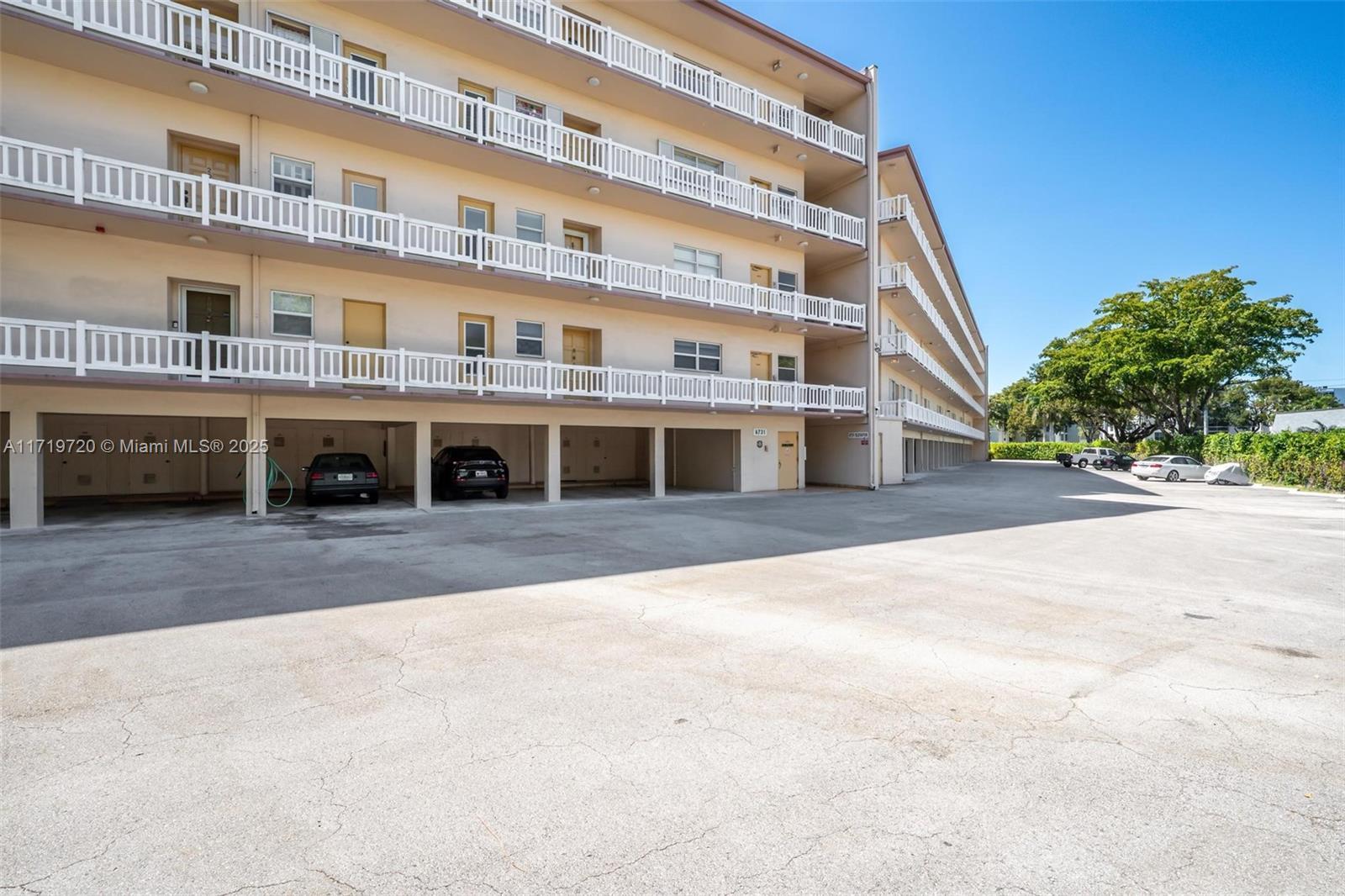 Picture of 6731 Cypress Rd # 104, Plantation, FL 33317