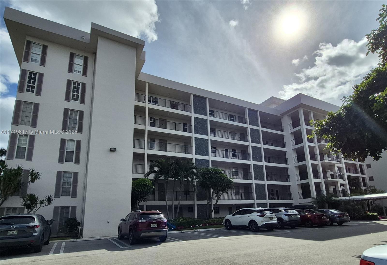 Picture of 2850 N Palm Aire Dr # 106, Pompano Beach, FL 33069