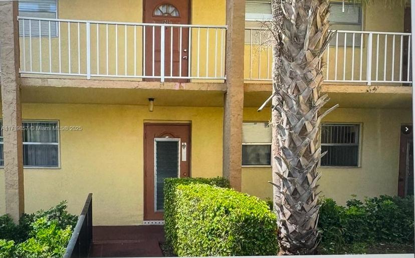 Picture of 8305 Sunrise Lakes Blvd # 111, Sunrise FL 33322