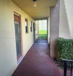 Picture of 8305 Sunrise Lakes Blvd # 111, Sunrise, FL 33322