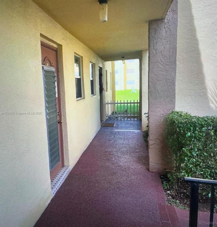 Picture of 8305 Sunrise Lakes Blvd # 111, Sunrise FL 33322