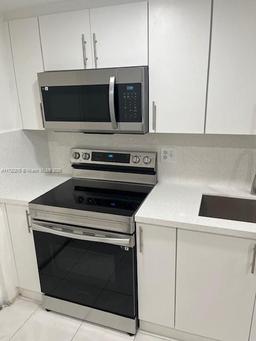 Picture of 2318 S Cypress Bend Dr # 125, Pompano Beach, FL 33069