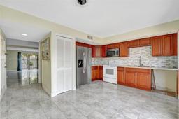 Picture of 232 SE 10Th Ave # 232, Pompano Beach, FL 33060