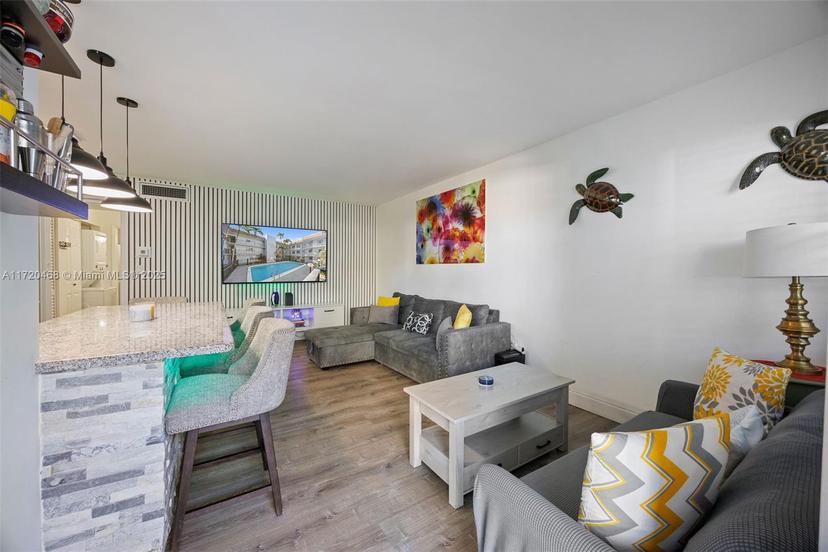 Picture of 714 NE 10Th St # 108, Hallandale Beach FL 33009
