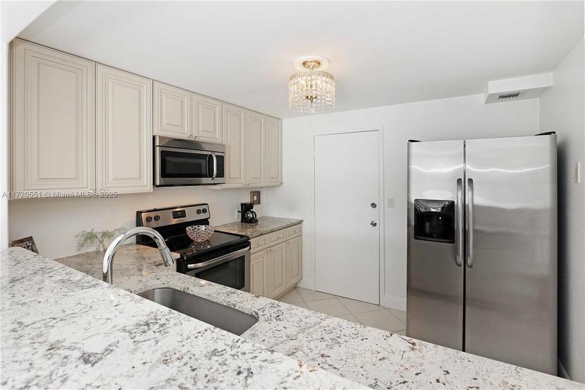 Picture of 401 NE 14Th Ave # 504, Hallandale Beach FL 33009