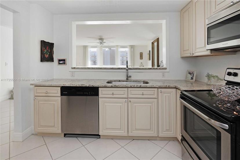 Picture of 401 NE 14Th Ave # 504, Hallandale Beach FL 33009