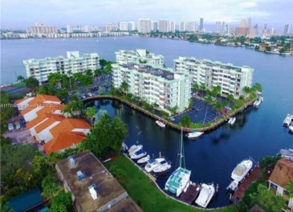 Picture of 16558 NE 26Th Ave # 4J, North Miami Beach, FL 33160