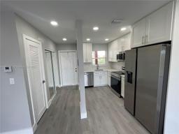 Picture of 7960 N Sunrise Lakes Dr # 304, Sunrise, FL 33322