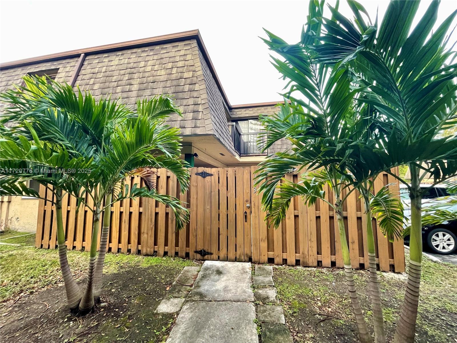 Picture of 14293 SW 94Th Cir Ln # 27, Miami, FL 33186