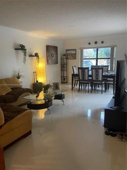 Picture of 14293 SW 94Th Cir Ln # 27, Miami, FL 33186