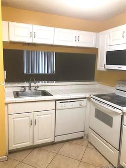 Picture of 1024 Coral Club Dr # 1024, Coral Springs, FL 33071