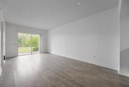 Picture of 3500 Oaks Clubhouse Dr # 109, Pompano Beach, FL 33069
