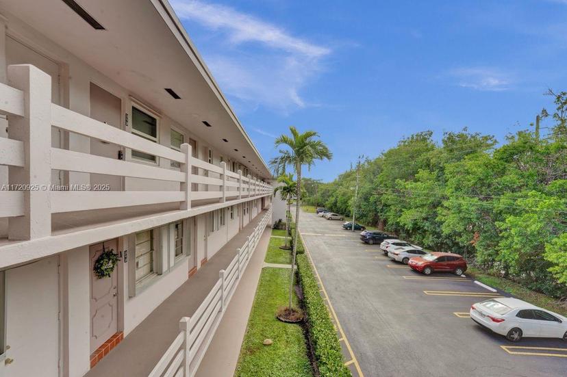 Picture of 700 Layne Blvd # 315, Hallandale Beach FL 33009