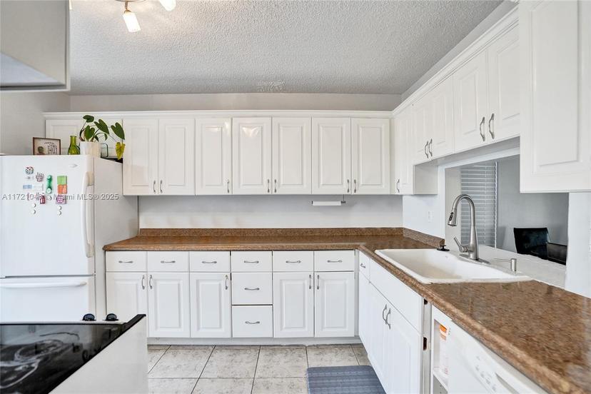 Picture of 571 Banks Rd, Margate FL 33063