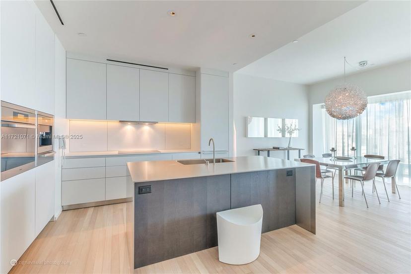 Picture of 2901 Collins Av # 1207, Miami Beach FL 33140