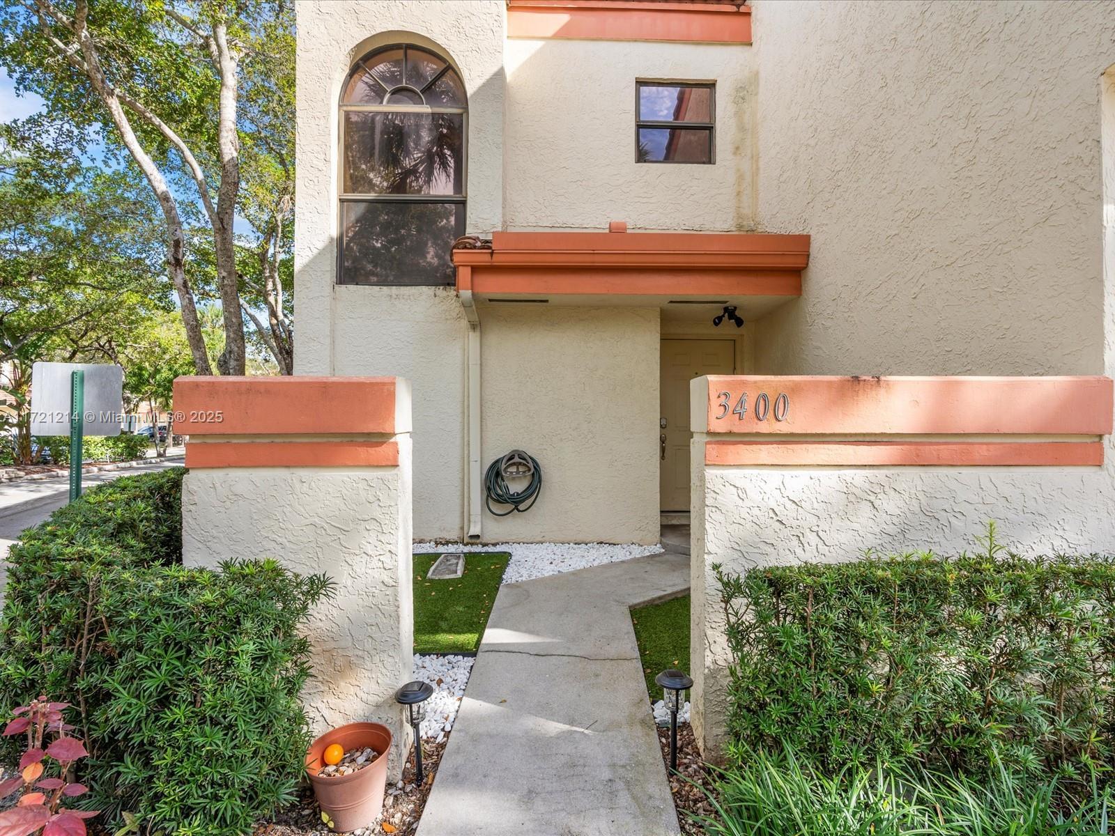 Picture of 3400 Emerald Oaks Dr # 801, Hollywood, FL 33021