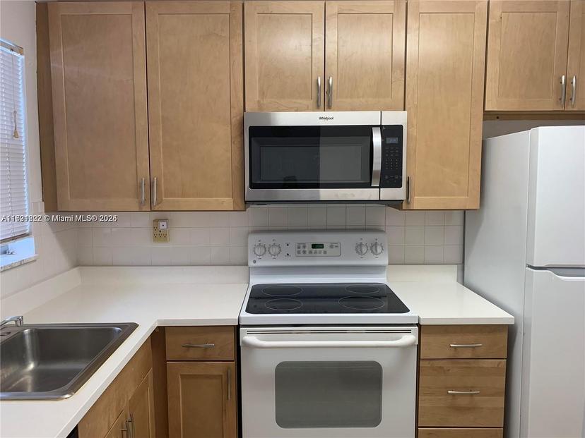 Picture of 8435 Sunrise Lakes Blvd # 104, Sunrise FL 33322