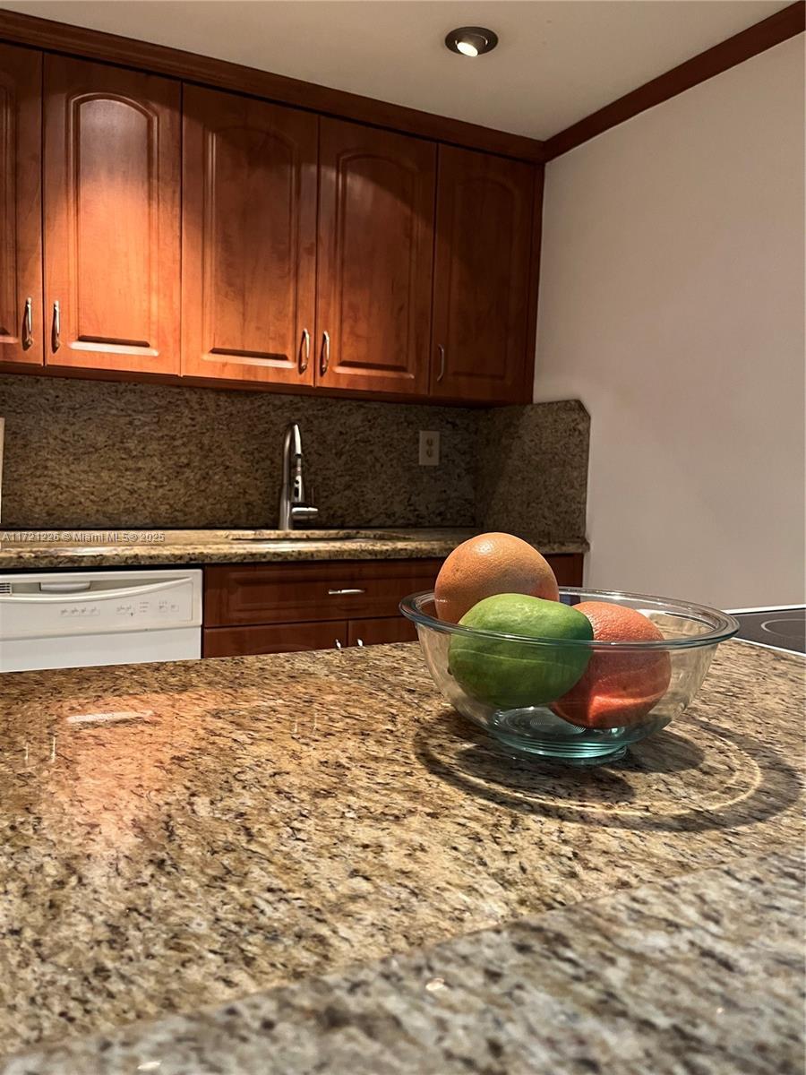 Picture of 1673 Bay Rd # 405, Miami Beach, FL 33139