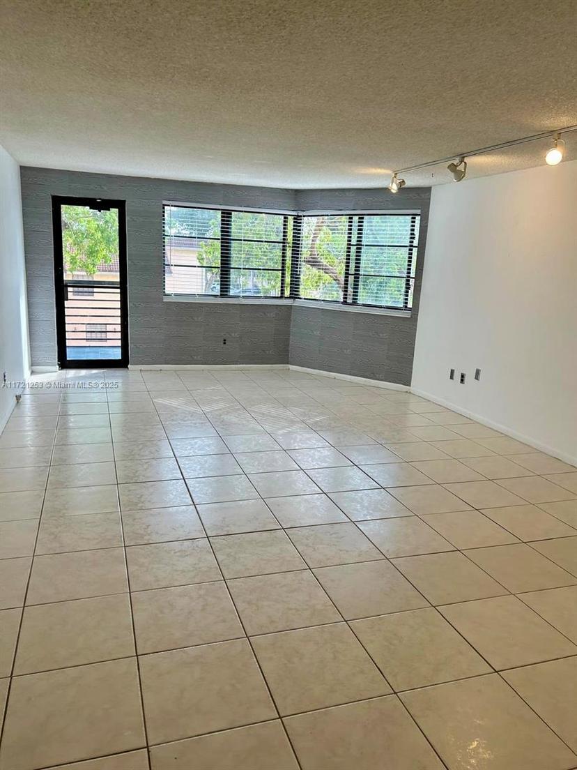 Picture of 20840 San Simeon Way # 304, Miami FL 33179
