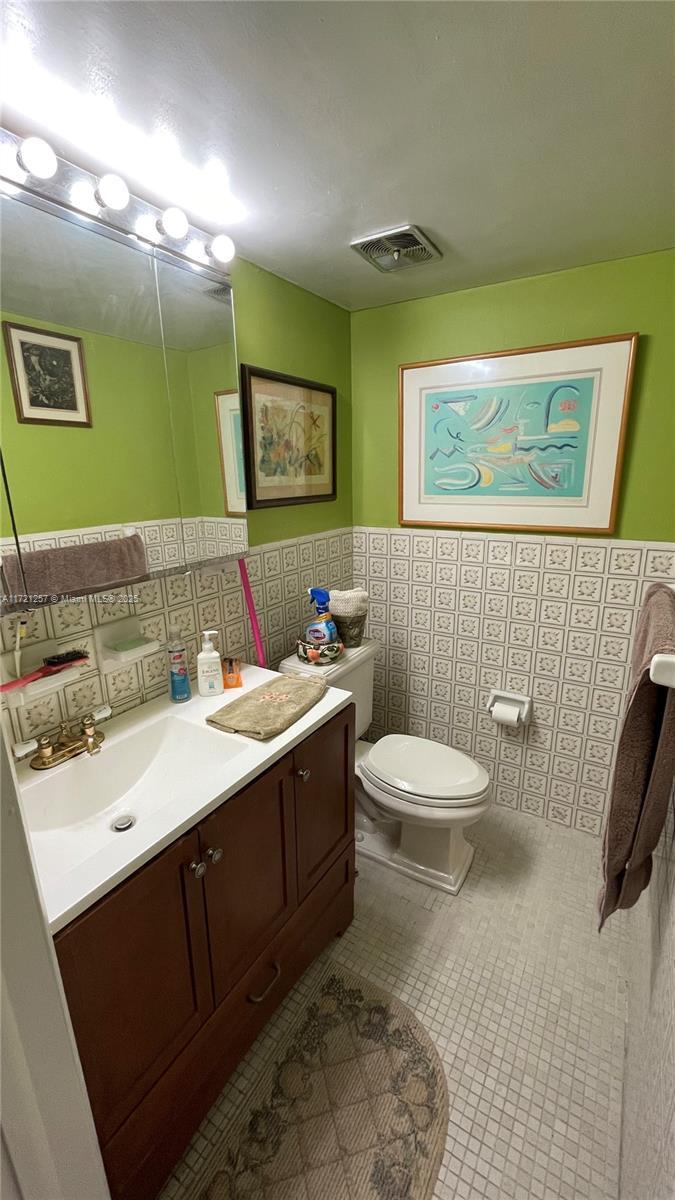 Picture of 7825 NE Bayshore Ct # 506, Miami FL 33138