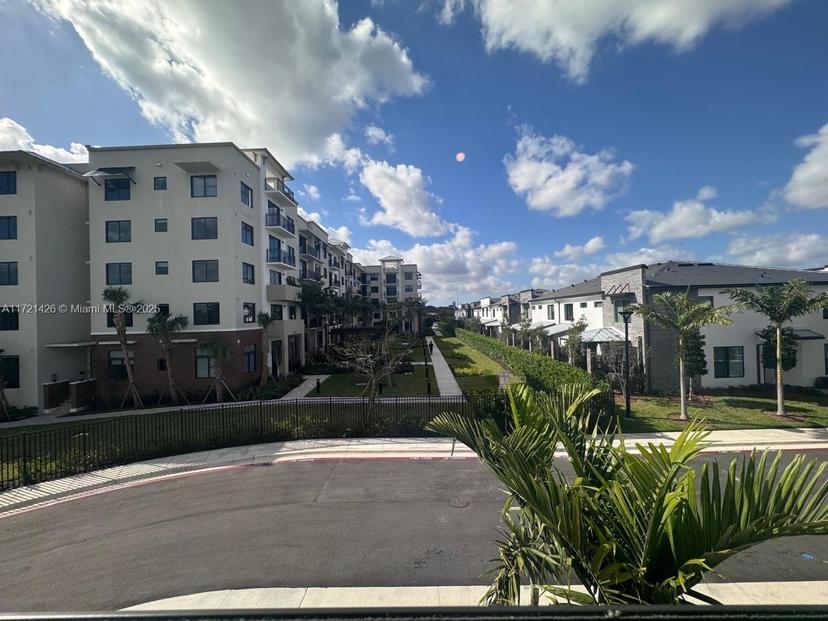 Picture of 750 NW 82Th Ter # 27, Plantation FL 33324