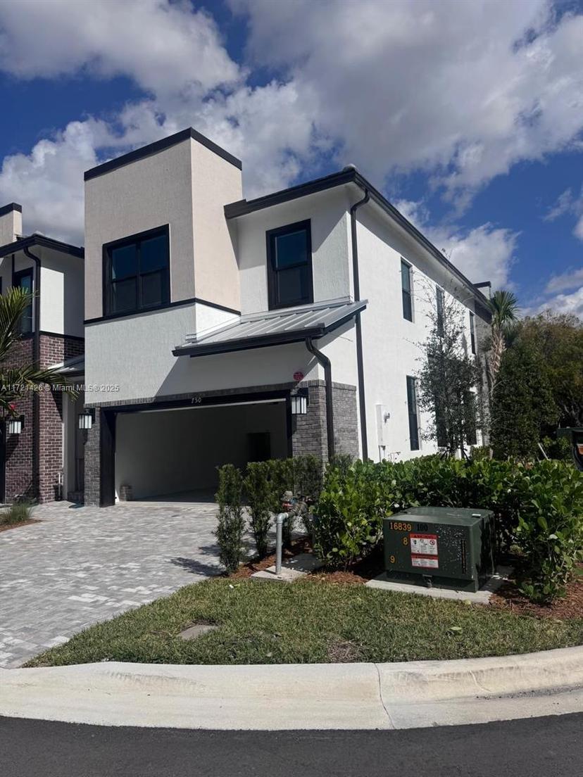 Picture of 750 NW 82Th Ter # 27, Plantation FL 33324