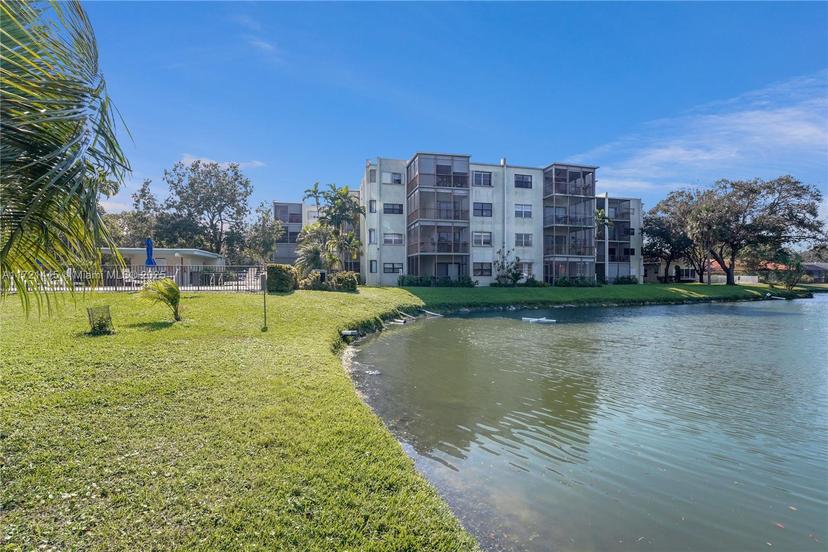 Picture of 8931 N New River Canal Rd # 1C, Plantation FL 33324