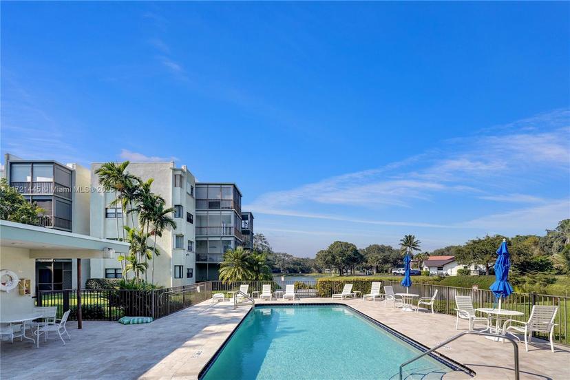 Picture of 8931 N New River Canal Rd # 1C, Plantation FL 33324