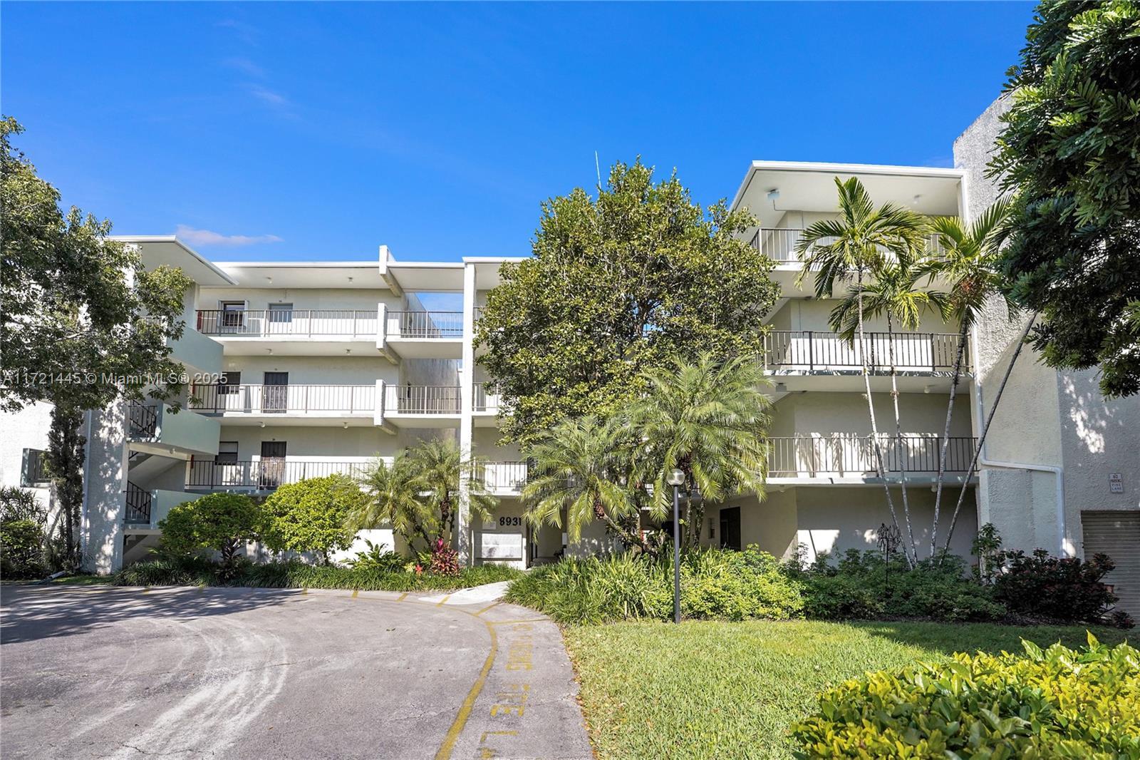 Picture of 8931 N New River Canal Rd # 1C, Plantation, FL 33324