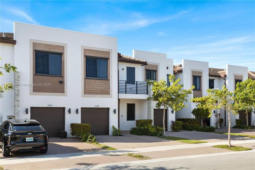 Picture of 21388 NE 2Nd Ct, Miami FL 33179