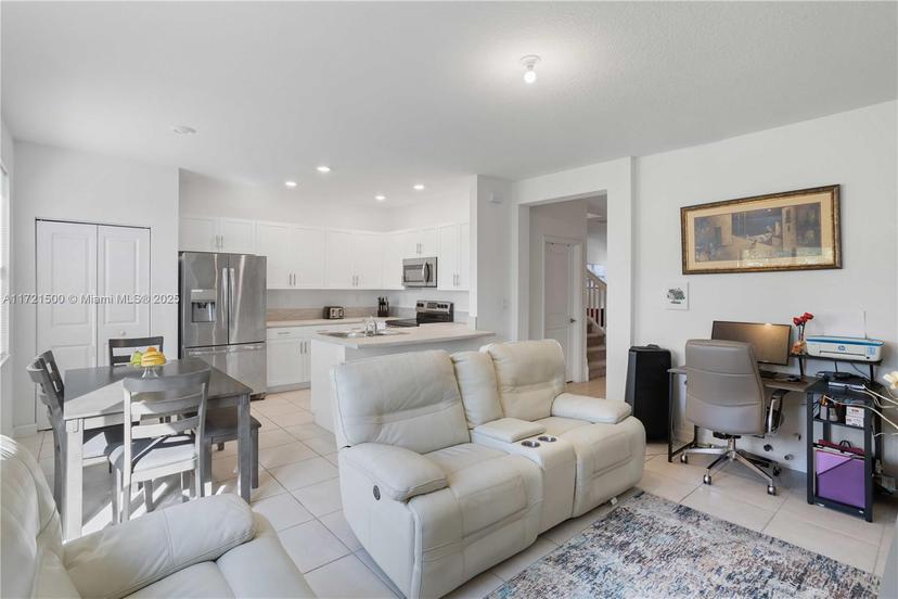 Picture of 21388 NE 2Nd Ct, Miami FL 33179