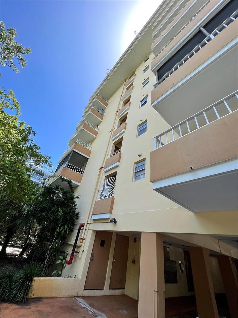 Picture of 3304 Virginia St # 6B, Miami FL 33133