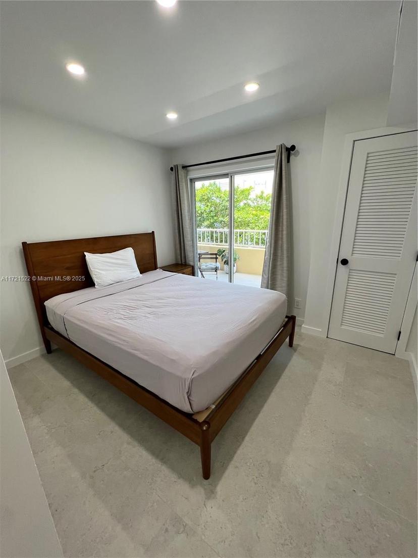 Picture of 3304 Virginia St # 6B, Miami FL 33133