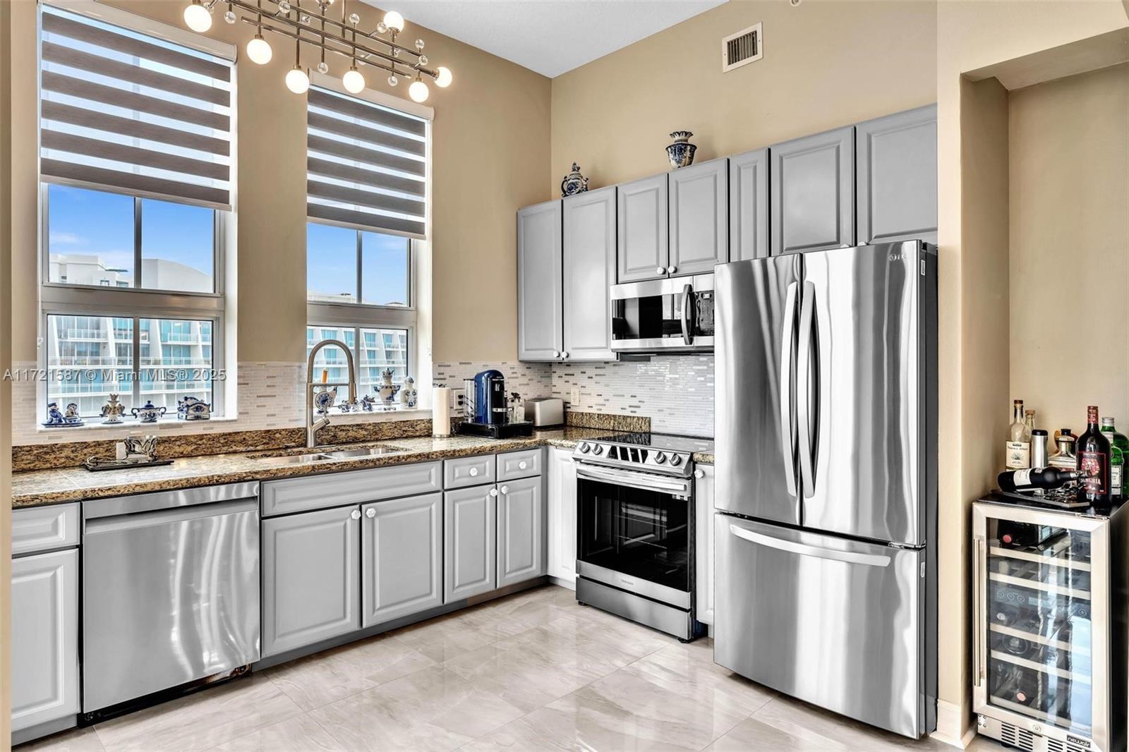 Picture of 3001 NE 185Th St # 713, Aventura, FL 33180
