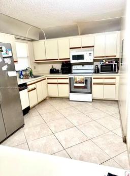 Picture of 9641 Riverside Dr # F6, Coral Springs, FL 33071