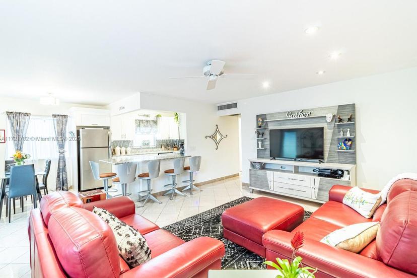 Picture of 360 Seville O # 0, Delray Beach FL 33446