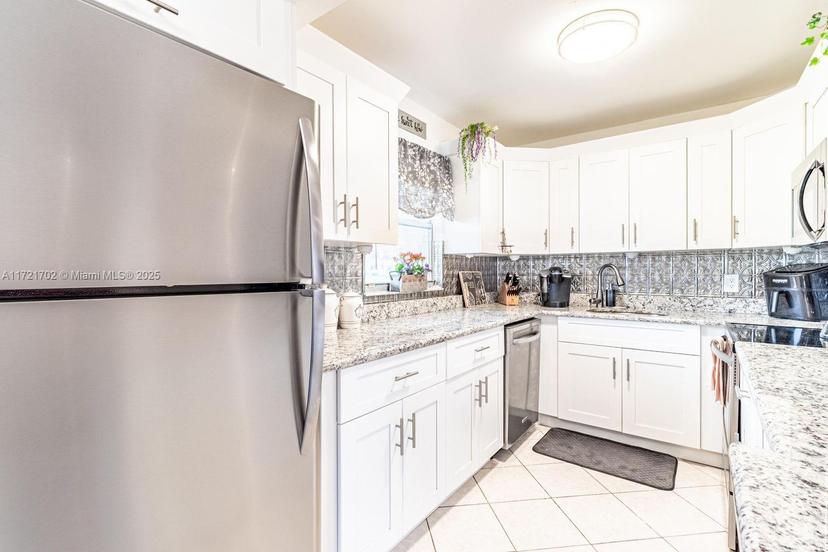 Picture of 360 Seville O # 0, Delray Beach FL 33446