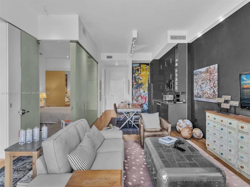 Picture of 2001 Meridian Ave # 404, Miami Beach FL 33139
