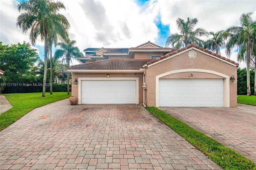 Picture of 8340 NW 191St Ln # 6L, Hialeah FL 33015