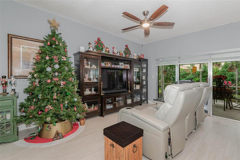 Picture of 8340 NW 191St Ln # 6L, Hialeah FL 33015