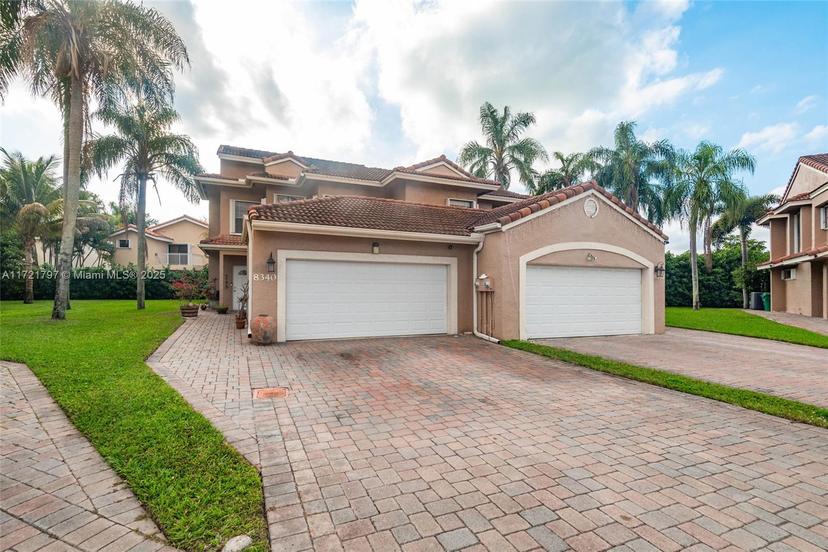 Picture of 8340 NW 191St Ln # 6L, Hialeah FL 33015