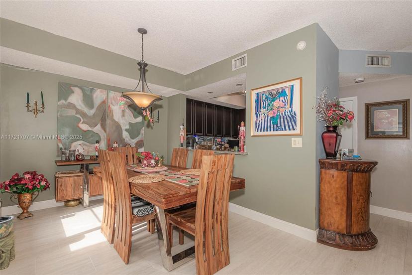 Picture of 8340 NW 191St Ln # 6L, Hialeah FL 33015