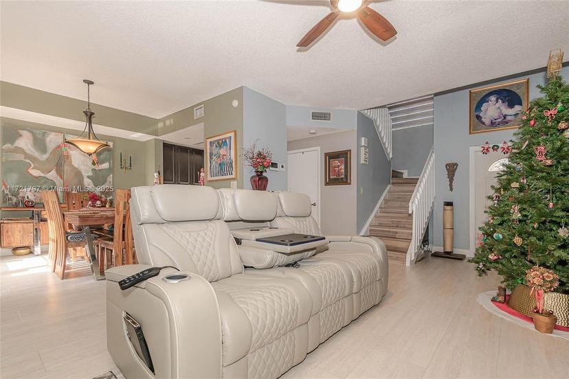 Picture of 8340 NW 191St Ln # 6L, Hialeah FL 33015