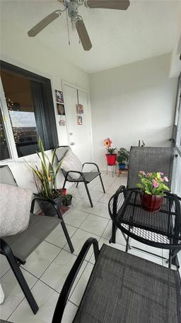 Picture of 5300 Washington St # J312, Hollywood, FL 33021